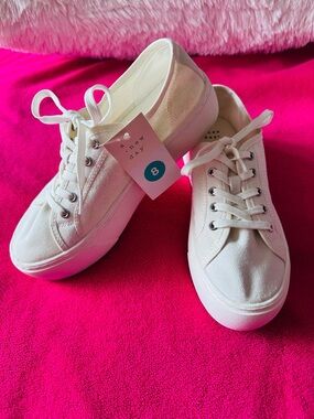 A New Day Taryn Women’s White Cream Canvas Platform Sneakers